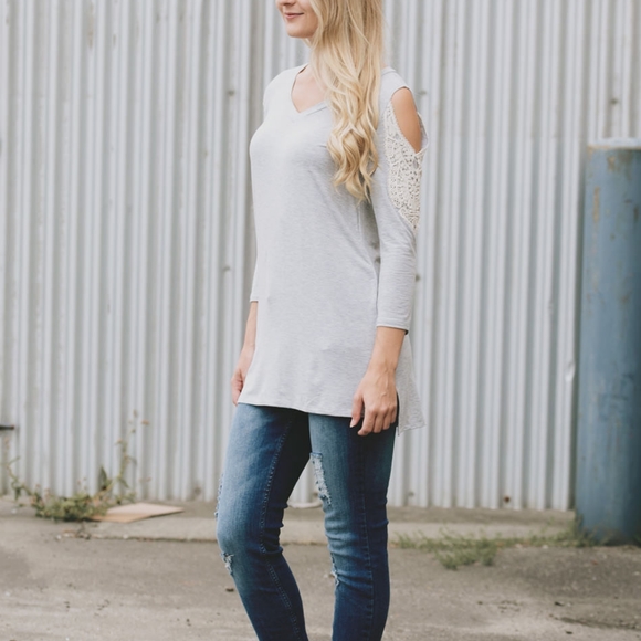 Vanilla Bay cold shoulder top - Picture 1 of 2